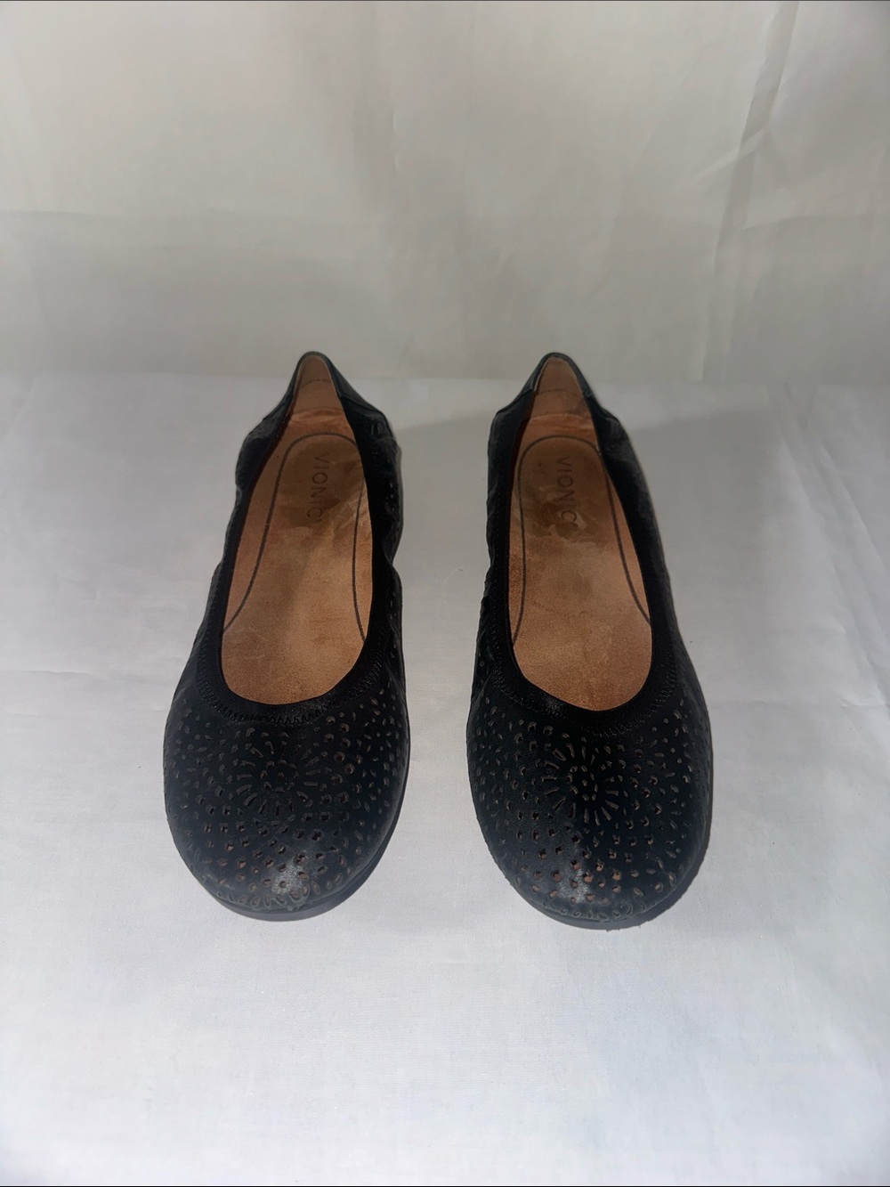 Vionic Robyn Women’s Black Leather Perforated Ballet Flats Size 8.5 M Comfort Sh